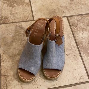 Precious and comfy Tom wedges!